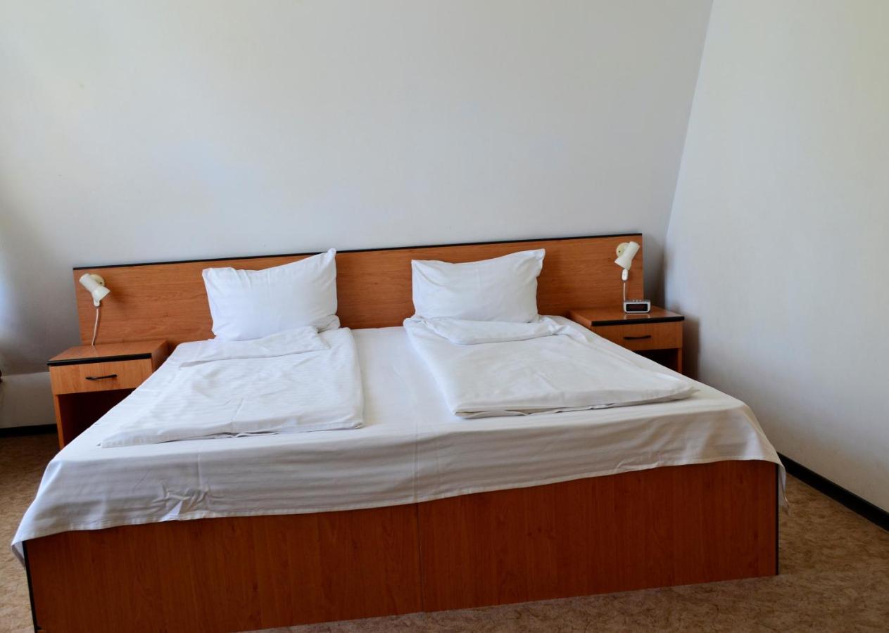 Casa Vinga - Restaurant&Jacuzzi Hotel Poiana Brasov Exterior photo