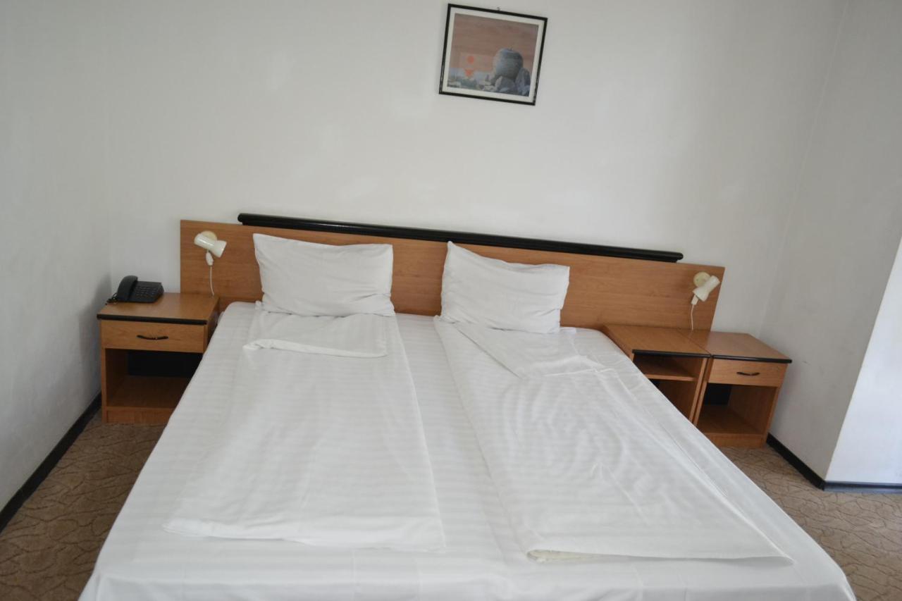 Casa Vinga - Restaurant&Jacuzzi Hotel Poiana Brasov Exterior photo